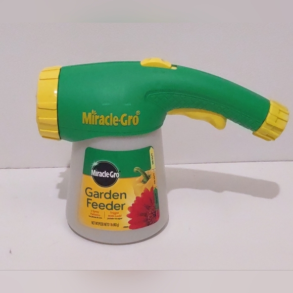 Miracle-Gro Garden Feeder with Water Soluble All Purpose Plant Food 1 lb. - Picture 1 of 8